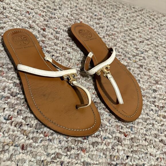 Tory Burch Sandals Melinda T Strap Flip Flops Half Moon Tory Medallion- Size 7 - Picture 1 of 5